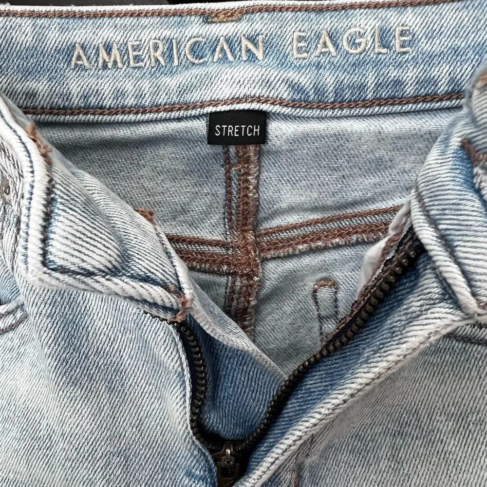 American Eagle high waist Destroyed Mom Jeans Light Wash Size 0